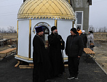 Преосвященнейший епископ Симон совершил чин освящения купола и креста строящейся часовни в честь святого благоверного князя Димитрия Донского в городе Донецке