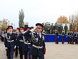 Торжественная присяга кадет и освящение нового Знамени лучшего в России казачьего кадетского корпуса состоялись на соборной площади Покровского кафедрального собора г. Шахты