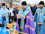 Преосвященнейший епископ Симон совершил чин на основание церкви на месте строительства храма Покрова Пресвятой Богородицы в хуторе Карповка Багаевского района