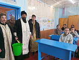 Священник посетил школу в слободе Позднеевка в праздник Крещения Господня