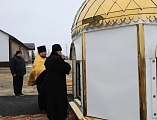Преосвященнейший епископ Симон совершил чин освящения купола и креста строящейся часовни в честь святого благоверного князя Димитрия Донского в городе Донецке