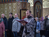 В Великую субботу епископ Симон совершил вечерню с чтением 15 паримий и Божественную литургию святителя Василия Великого в Покровском кафедральном соборе