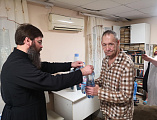 Прихожане Покровского кафедрального собора передали гуманитарную помощь лицам без определенного места жительства
