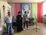 В День защиты детей состоялись торжественные встречи духовества Сулинского благочиния и маленьких жителей г. Красный Сулин