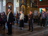 Епископ Симон совершил утреню Великой Пятницы с чтением двенадцати Страстных Евангелий