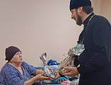 Иерей Александр Левчик поздравил с Рождеством Христовым постояльцев приюта для пожилых