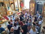 В Донском храме г. Новошахтинска встречают детей из Северодонецка.
