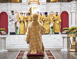 В день памяти первоверховных апостолов Петра и Павла Преосвященнейший епископ Симон совершил Божественную литургию и иерейскую хиротонию в Покровском кафедральном соборе города Шахты