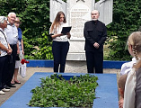 Протоиерей Роман Амплеев и помощник благочинного по миссионерской работе приняли участие во Всероссийской патриотической акции «Горсть Памяти» в г. Новошахтинске