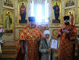 В праздник святых жен-мироносиц социальных работников Шахтинской епархии наградили епархиальными наградами