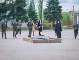 В 75 годовщину Великой Победы Преосвященнейший епископ Симон вместе с сотрудниками Администрации города и ветеранами локальных войн почтил память солдат Великой Отечественной войны