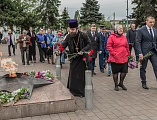 Благочинный Александровск-Грушевского округа протоиерей Сергий Яценко принял участие в возложениях цветов к мемориалам г. Шахты