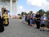 Епископ Симон возглавил молитву у святынь в старинном казачьем храме святителя Николая Чудотворца станицы Еланской