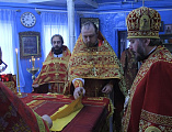 Преосвященнейший епископ Симон совершил Божественную литургию в храме Покрова Пресвятой Богородицы г. Новошахтинска