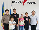 В Багаевской школе №1 прошёл традиционный шахматный турнир «Папа, мама, я — вместе шахматная семья»