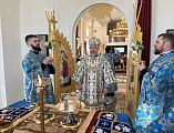В престольный праздник Преосвященнейший епископ Симон возглавил Божественную литургию в храме Державной иконы Божией Матери города Донецка