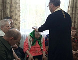 Настоятель храма посетил дом престарелых в дни попразднства Вознесения Господня