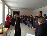 Настоятель храма святого благоверного князя Александра Невского города Шахты освятил здание школы № 14