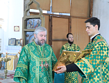 Преосвященнейший епископ Симон с архипастырским визитом посетил Нижнедонское благочиние и совершил Божественную литургию в храме Покрова Пресвятой Богородицы ст. Кривянской