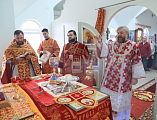 Продолжая пасхальные торжества, Преосвященнейший епископ Симон совершил Божественную литургию в храме вмч. Георгия Победоносца пос. Новозарянский
