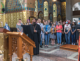 В Покровском кафедральном соборе г. Шахты состоялась встреча выпускников школ города с настоятелем храма и благочинным Александровск-Грушевского округа
