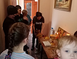 Священник Анатолий Минаев посетил пункт временного размещения беженцев из Украины в Елкинском сельском поселении