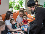 В Международный день защиты детей поздравили пациентов детской городской больницы