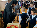 Юртовой священник иеромонах Димитрий (Яроцкий) принял участие в церемонии посвящения пятиклассников школы № 2 г. Миллерово в кадеты