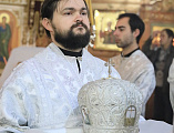 Преосвященнейший епископ Симон совершил воскресную Божественную литургию и иерейскую хиротонию в храме Екатерининского архиерейского подворья г. Красный Сулин