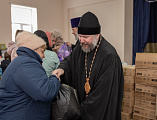 Непрерывном потоком в Шахтинской епархии оказывается гуманитарная помощь беженцам из ДНР и ЛНР