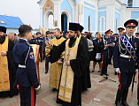 На площади Покровского кафедрального собора города Шахты прошло построение лучшего кадетского корпуса в России по случаю торжественной церемонии присяги и вручения первых погон молодым кадетам