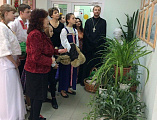 Молодежь Покровского кафедрального собора и воспитанники воскресной школы Покров в святые дни Рождества Христова поздравили с праздниками детей реабилитационного центра «Добродея» г. Шахты