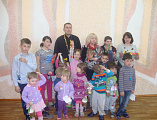 Настоятель храма Иоанна Предтечи иерей Антоний Колпаков поздравил воспитанников социально-реабилитационного центра города Новошахтинска