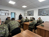 Руководитель сектора по взаимодействию с пограничным управлением ФСБ встретился с пограничниками