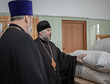 Епископ Симон посетил беженцев из Донбасса, размещенных в детском епархиальном приюте в станице Манычской