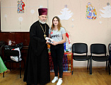 Иерей Олег Бурлаков и ученики воскресной школы «Свет Ангела» посетили детей, находящихся в социально-реабилитационном центре г. Гуково