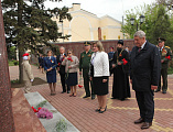 Возложение цветов к мемориалу «Аллея памяти»