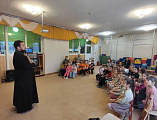 Священник провел пасхальную встречу с воспитанниками детского сада № 12