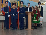 Принятых в казаки пятиклассников школы № 23 напутствовал духовник шахтинских кадет иерей Евгений Поцелуев