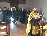 В день празднования иконы Пресвятой Богородицы Неопалимая Купина протоиерей Сергий Курьянов совершил молебен с акафистом
