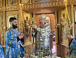 В престольный день Преосвященнейший епископ Симон совершил Божественную литургию в храме в честь иконы Божией Матери «Одигитрия» поселка Таловый