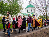 Прихожане храма Архистратига Михаила ст. Вешенской и иерей Роман в День Победы совершили крестный ход