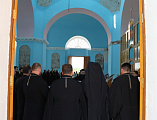 Епископ Симон возглавил молитву у святынь в старинном казачьем храме святителя Николая Чудотворца станицы Еланской