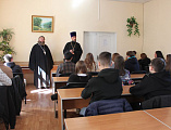 В рамках Палестинских чтений священники Александровск-Грушевского благочиния провели беседу в Шахтинском автодорожном институте на тему: «Православие и молодежь: актуальные аспекты духовности»