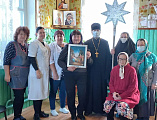 С праздником Рождества Христова протоиерей Роман Мясников и прихожане поздравили постояльцев хосписа хутора Красный