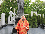 Преосвященнейший епископ Симон совершил заупокойную литию на могиле бывшего мэра города Шахты С.А. Пономаренко