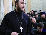 В районном ДК пос. Каменоломни состоялась встреча профессора Александра Леонидовича Дворкина с духовенством Шахтинской епархии. На встрече присутствовал епископ Шахтинский и Миллеровский Симон