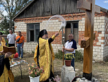 В слободе Терновая Миллеровкого района освятили памятный крест на месте разрушенного храма