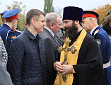 На площади Покровского кафедрального собора города Шахты прошло построение лучшего кадетского корпуса в России по случаю торжественной церемонии присяги и вручения первых погон молодым кадетам