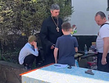 В храме посёлка Аютинский прошёл мастер-класс по сборке и разборке оружия